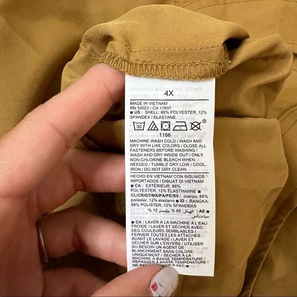 Old Navy StretchTech Sleeveless Zip-Front Cargo Romper - Picture 11 of 11